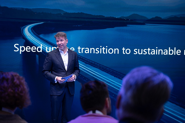 寧德時代歐洲總裁徐天浩在神行超充電池歐洲發布會上致辭 寧德時代歐洲總裁徐天浩在神行超充電池歐洲發布會上致辭