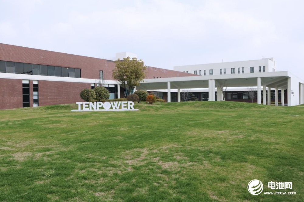 中國電池新能源產業鏈調研團一行參觀考察天鵬電源