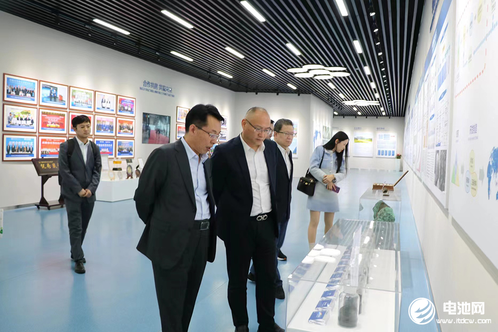 中國電池新能源產(chǎn)業(yè)鏈調(diào)研團(tuán)一行參觀考察華友鈷業(yè) 中國電池新能源產(chǎn)業(yè)鏈調(diào)研團(tuán)一行參觀考察華友鈷業(yè)