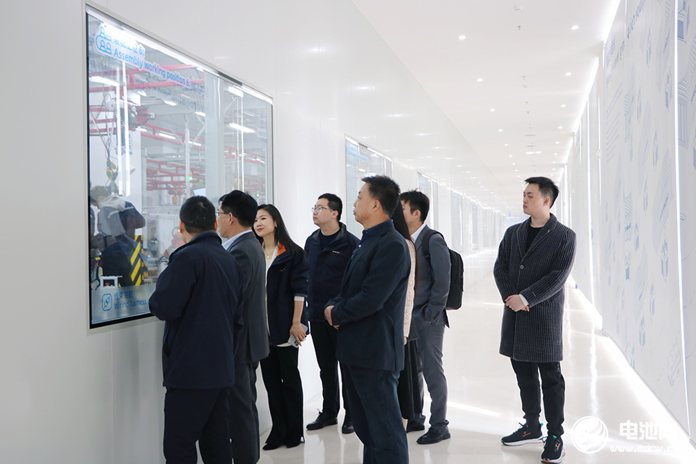 中國電池新能源產(chǎn)業(yè)鏈調(diào)研團一行參觀考察國鴻氫能