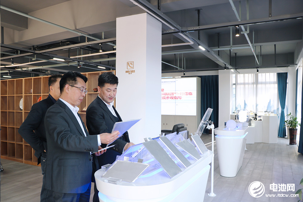 中國電池新能源產業鏈調研團一行參觀考察中俄工研院 中國電池新能源產業鏈調研團一行參觀考察中俄工研院