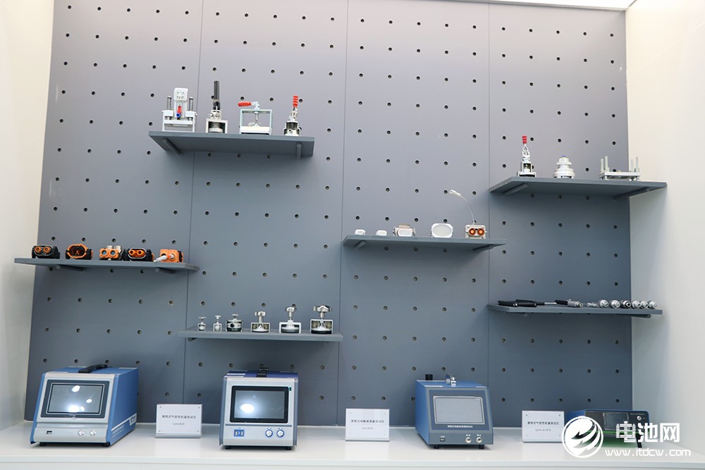 中國電池新能源產業鏈調研團一行參觀考察固恒能源 中國電池新能源產業鏈調研團一行參觀考察固恒能源