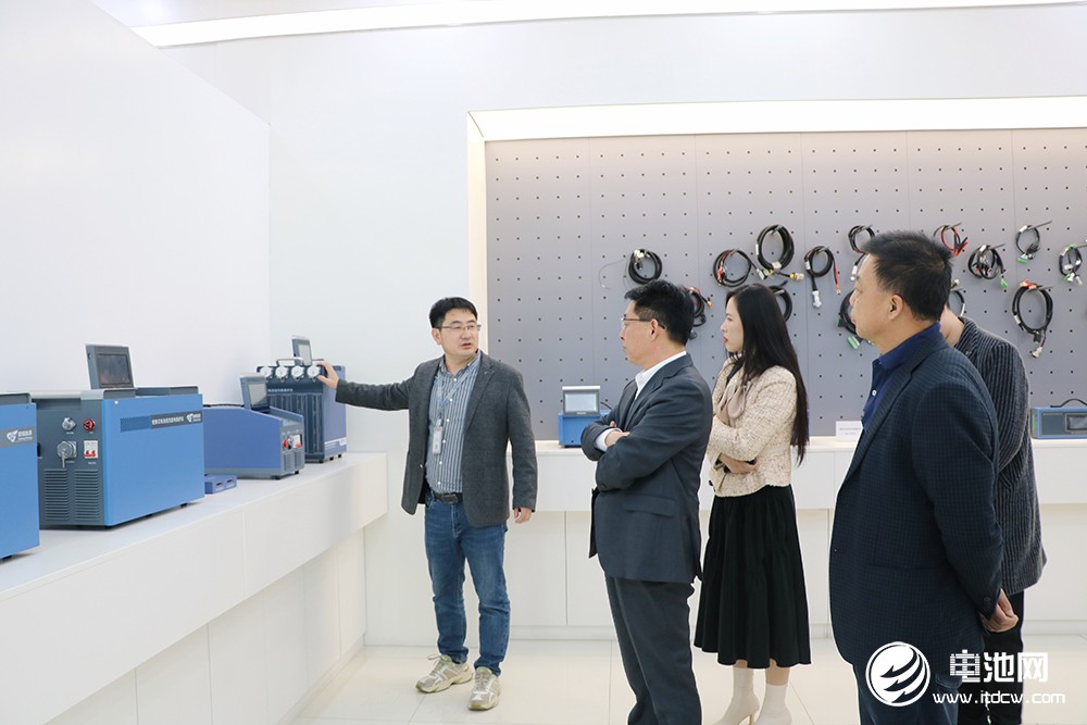 中國電池新能源產業鏈調研團一行參觀考察固恒能源 中國電池新能源產業鏈調研團一行參觀考察固恒能源