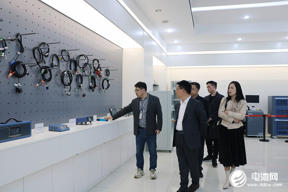 中國電池新能源產業鏈調研團一行參觀考察固恒能源 中國電池新能源產業鏈調研團一行參觀考察固恒能源