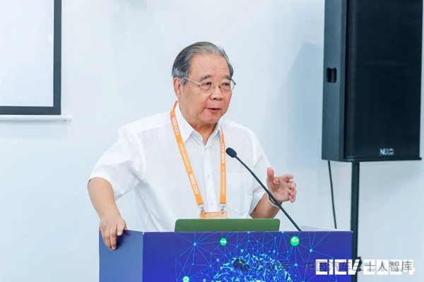 中國汽車工程學(xué)會名譽理事長、中國汽車人才研究會名譽理事長付于武