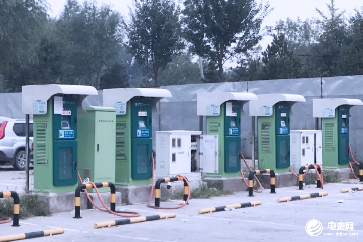 全國充電基礎設施累計數量已超1060萬臺 換電站達3817座 全國充電基礎設施累計數量已超1060萬臺 換電站達3817座