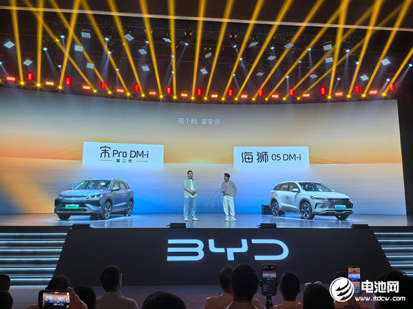 國民SUV雙車共舞!比亞迪距離第1000萬輛新能源車下線不遠了! 國民SUV雙車共舞!比亞迪距離第1000萬輛新能源車下線不遠了!