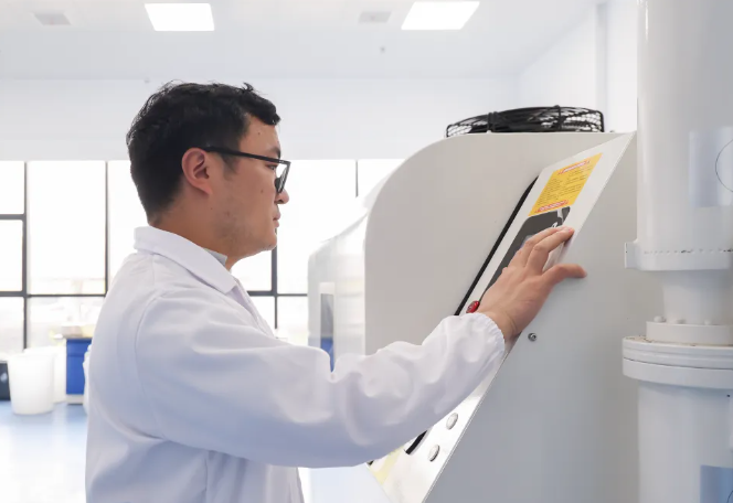 摻錳鈉電正極材料成本降30% 強鈉新能源明年將建設千噸產線