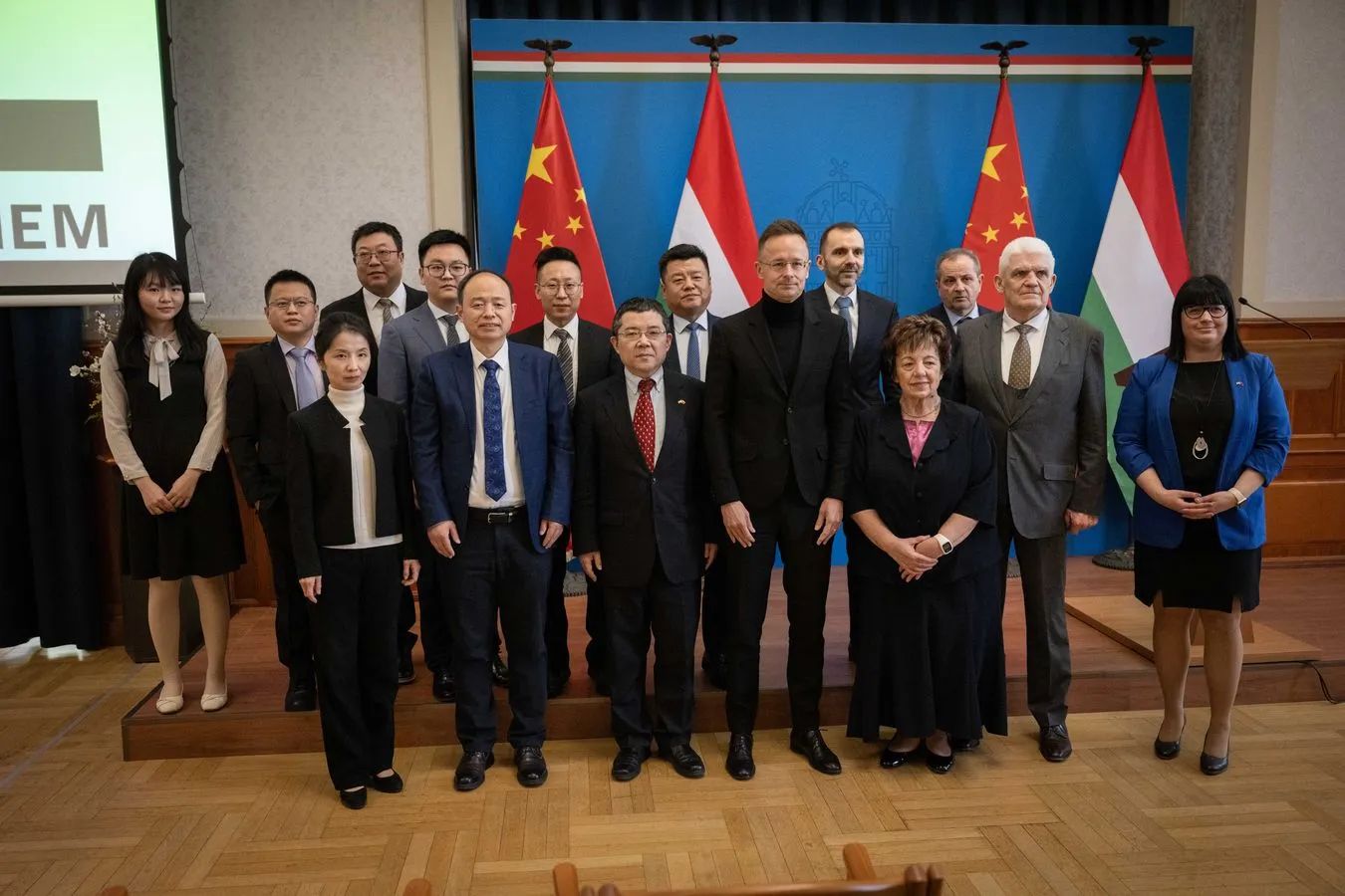 投資400億福林!昆侖新材首個海外投資項目落地匈牙利