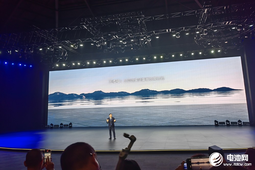 讓充電邁入“兆瓦時(shí)代”，比亞迪改寫新能源發(fā)展史？