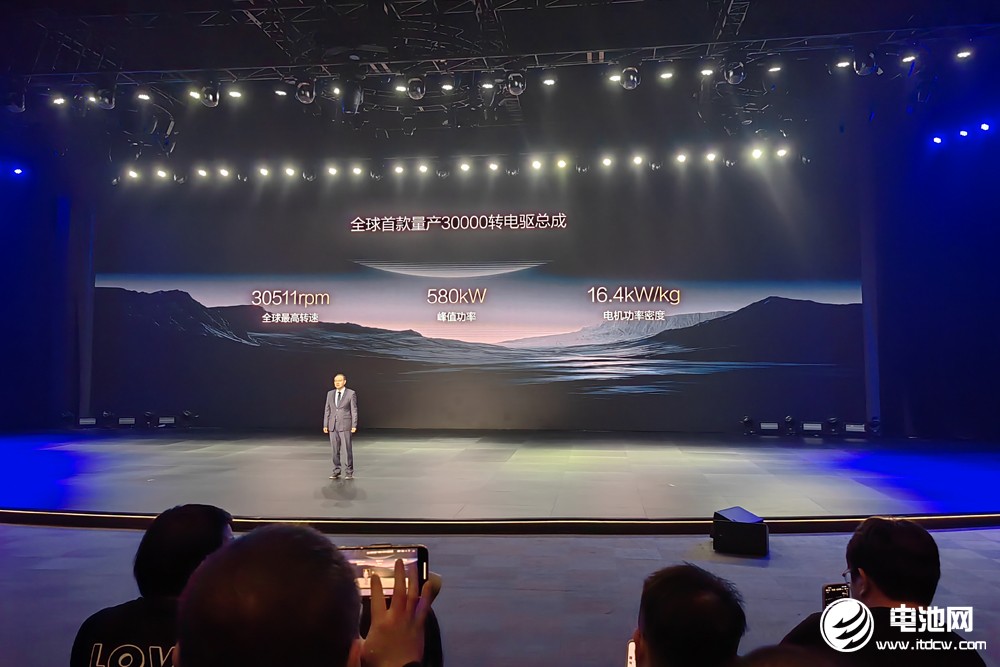 讓充電邁入“兆瓦時(shí)代”，比亞迪改寫新能源發(fā)展史？