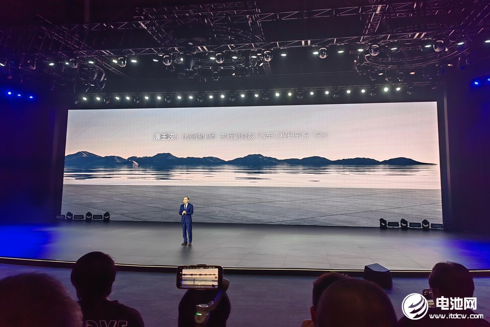 讓充電邁入“兆瓦時(shí)代”，比亞迪改寫新能源發(fā)展史？