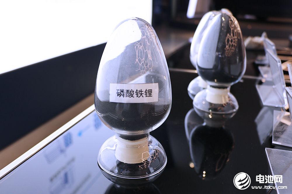 一邊忙停項目,一邊頻接大單!磷酸鐵鋰賽道為何兩極“沸騰”