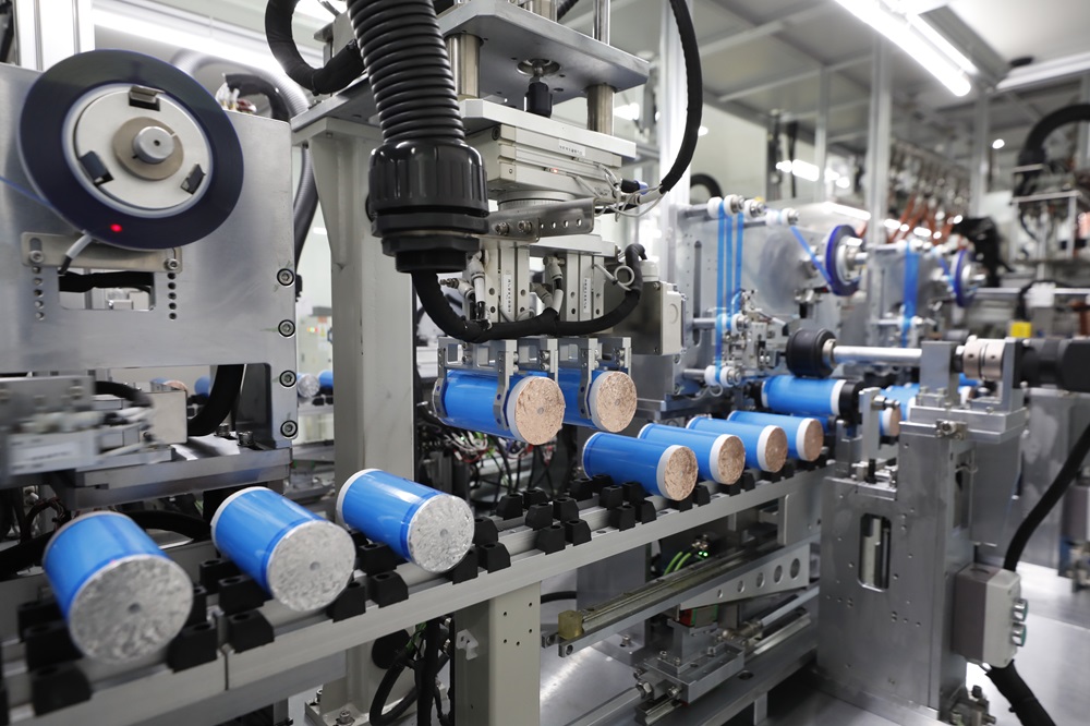 多氟多氟芯大圓柱電池7月發(fā)貨突破880萬支 8月將沖刺950萬支