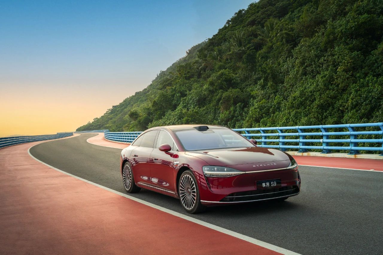 北汽藍谷上半年營收同比翻倍提升 但仍虧掉超23億元