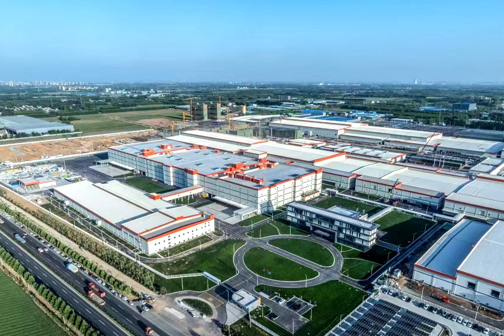 一邊是頭部企業擴產從從容容!一邊是鋰電項目終止匆匆忙忙